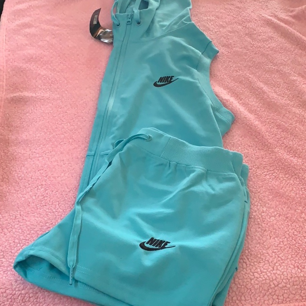 Nike vest set